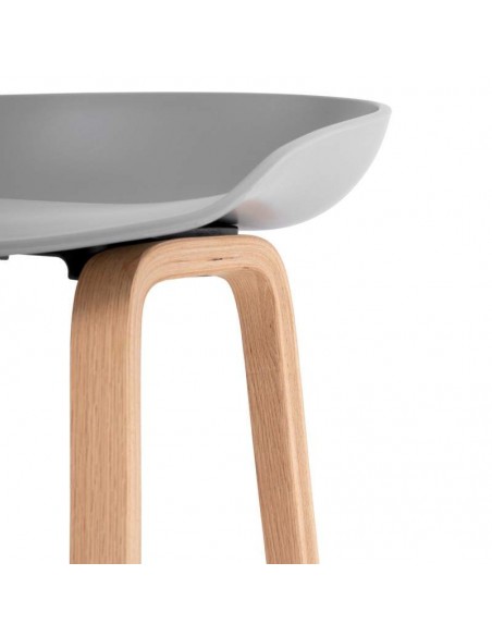 Taburete fijo nordico RUni 76, madera, plástico. Taburete fijo nordico RUni 76, madera, plástico.