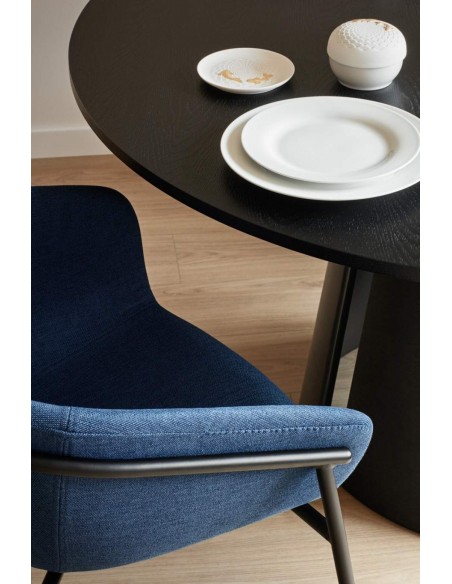 Teulat cadeira design HUG, azul escuro, metal preto