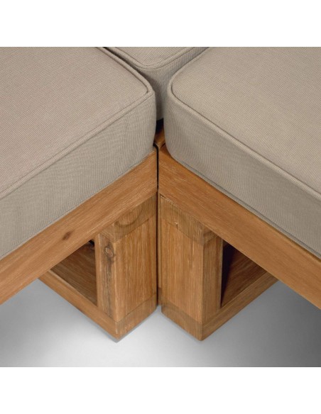 Set Flaviina de sofá rinconero 5 plazas y mesa de madera maciza acacia 100%.