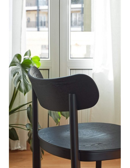 TEULAT BUTACA BAJA DE DISEÑO NARA, fresno acabado negro