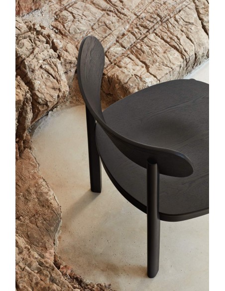 TEULAT BUTACA BAJA DE DISEÑO NARA, fresno acabado negro