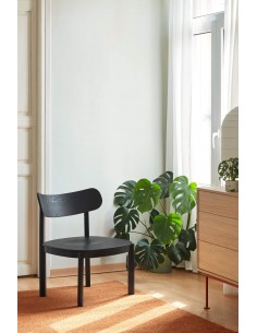 TEULAT BUTACA BAJA DE DISEÑO NARA, fresno acabado negro 2