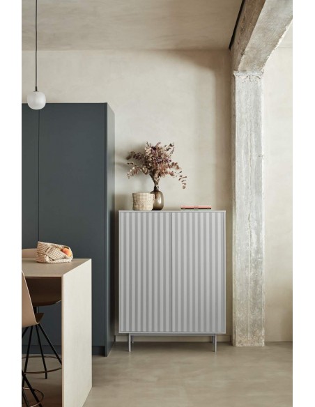 Teulat Aparador alto de design Sierra lacado a cinza claro.