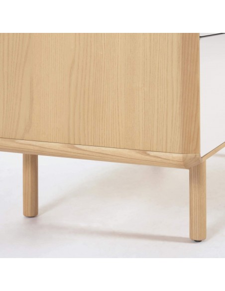 Cômoda Anielle de 5 gavetas em madeira maciça e chapa de freixo 60 x 117cm.