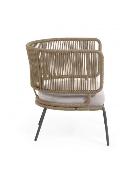 Poltrona de exterior Nadin, corda bege e pés de aço galvanizado.
