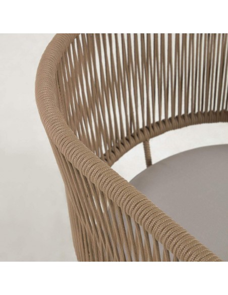 Sillón exterior Nadin, cuerda beige y patas de acero galvanizado.