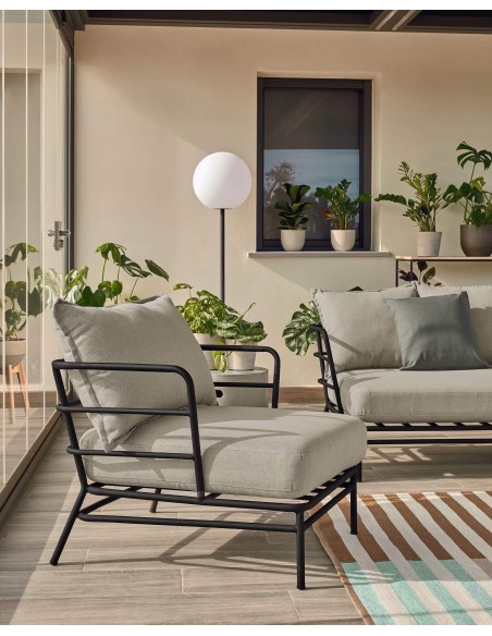 Sillón de exterior Mareluz de acero negro.