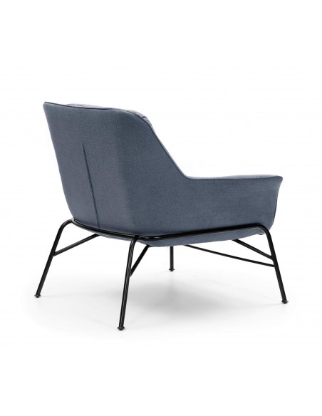 POLTRONA DESIGN SADIRA, TECIDO AZUL PETRÓLEO, PÉS DE METAL COM ACABAMENTO PRETO.