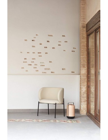 POLTRONA TEULAT MOGI EM COURO SINTÉTICO BEIGE E...