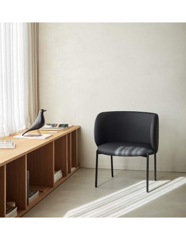 POLTRONA TEULAT MOGI EM COURO SINTÉTICO PRETO E...