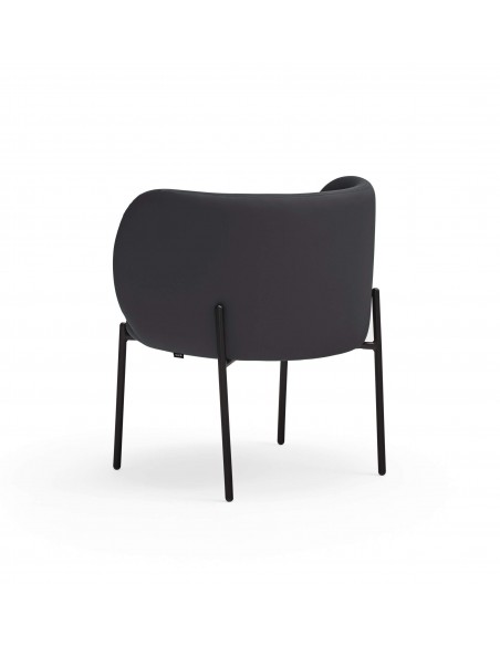 POLTRONA TEULAT MOGI EM COURO SINTÉTICO PRETO E PÉS METÁLICOS.