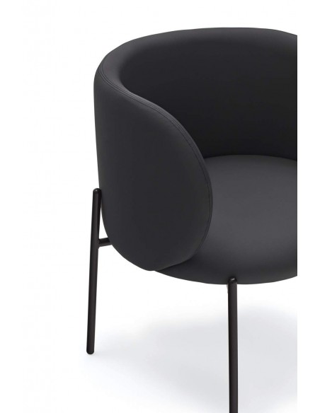 BUTACA DE TEULAT MOGI EN PIEL SINTÉTICA EN NEGRO PATAS METÁLICAS.