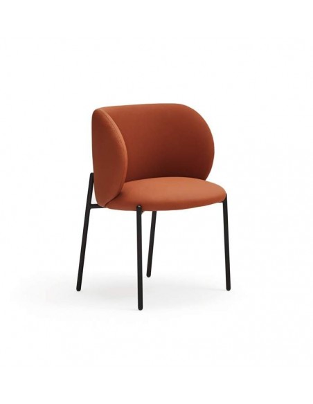 CADEIRA TEULAT MOGI EM COURO SINTÉTICO COR TEJA E PÉS METÁLICOS.