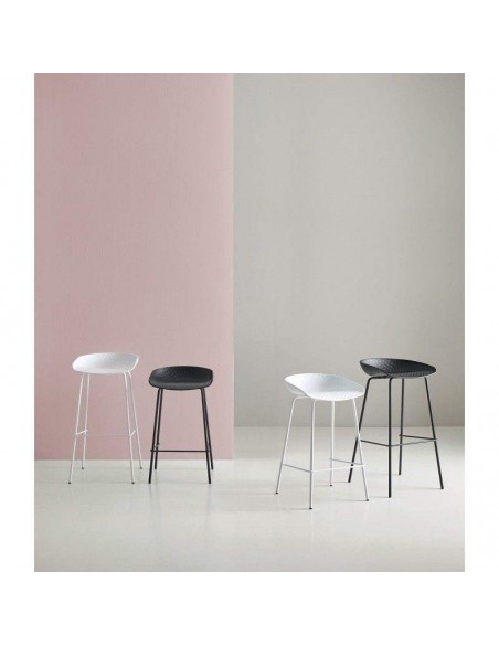 Tamborete minimalista Fear 62, plástico, metal