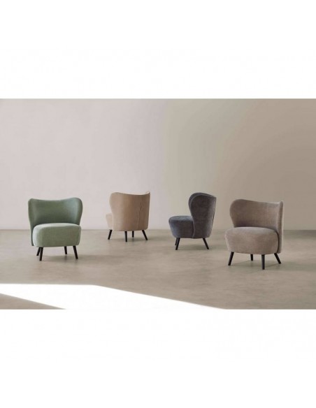 Butaca OPORTO tela gris oscuro y patas de metal negro.