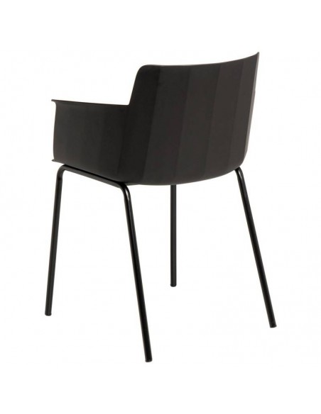 Silla con brazos DOLLY en polipropileno negro y patas de metal
