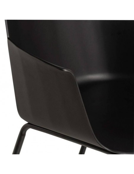 Silla con brazos DOLLY en polipropileno negro y patas de metal