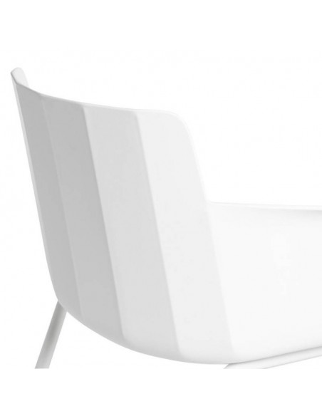 Silla con brazos DOLLY en polipropileno blanco y patas de metal