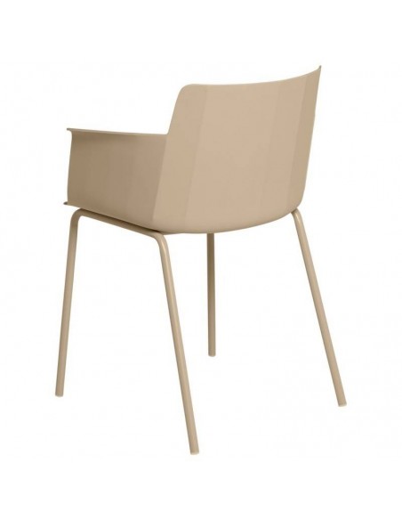 Silla con brazos DOLLY en polipropileno beige y patas de metal