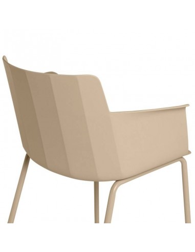 Silla con brazos DOLLY en polipropileno beige y...
