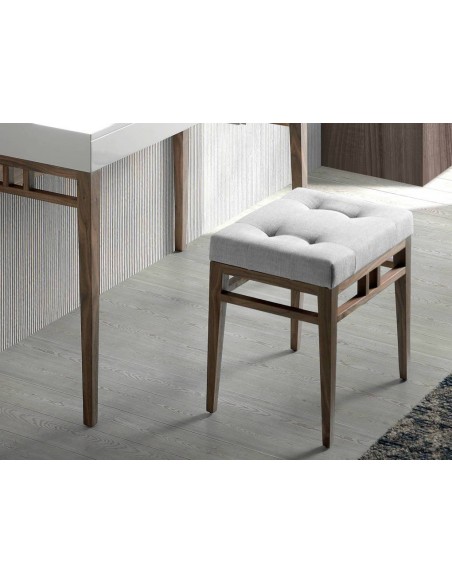 Ángel Cerdá, banqueta WING tapizada en tela gris y madera Nogal.