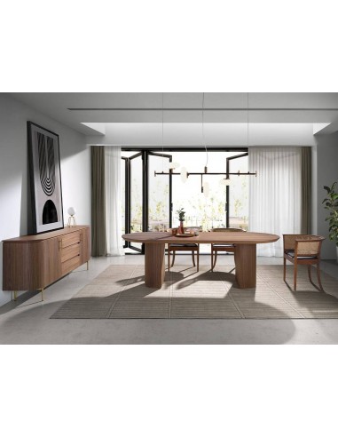 Angel Cerdá 1104. Mesa oval HULT 240 x 105....