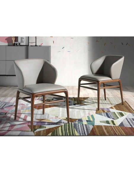 Ángel Cedá 4065. Cadeira KHEO, couro sintético vison e madeira de nogueira.