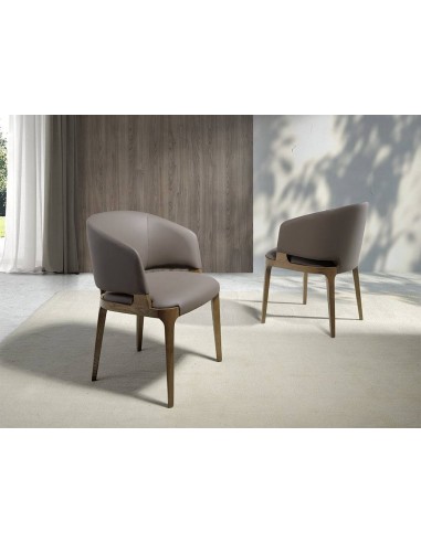 Ángel Cedá 4108. Cadeira AKIL, couro sintético...