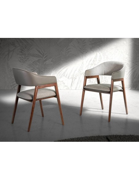 Ángel Cerdá 4091. Silla AMSI tela gris y polipiel vison, madera color Nogal.