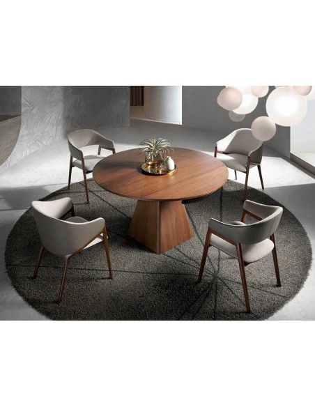 Ángel Cerdá 4090. Silla con brazos ASWAD tapizada en tela y polipiel con estructura de madera color Nogal.