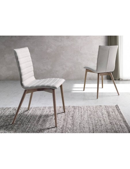 Ángel Cerdá 4031. Silla ODE, tela y madera color Nogal.