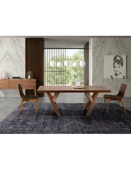 Ángel Cerdá 4043. Cadeira AUSAR, couro sintético marrom e madeira nogueira.