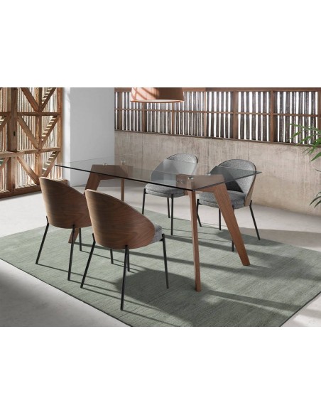 Ángel cerdá 4115. Cadeira UBAID em tecido cinza e madeira folheada a nogueira.