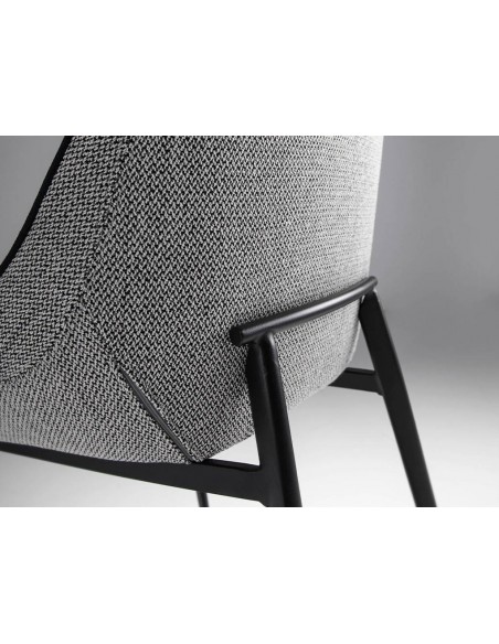 Ángel Cerdá 4082. Silla AKLLA, tela gris con ribetes y acero negro.