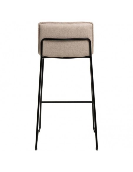 Banqueta design ABOT 75, metal e assento em tecido bege.