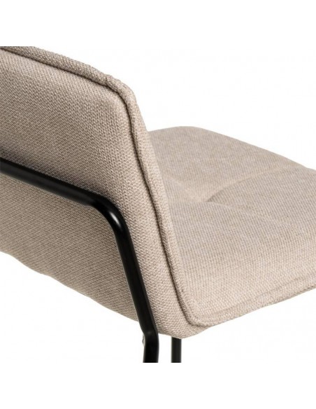 Banqueta design ABOT 75, metal e assento em tecido bege.