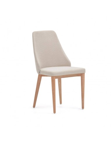 Cadeira Rosie em chenille bege e madeira com acabamento natural.