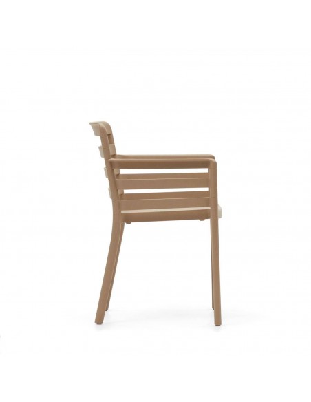 Cadeira exterior de plástico para empilhável bege Nariet com braços.