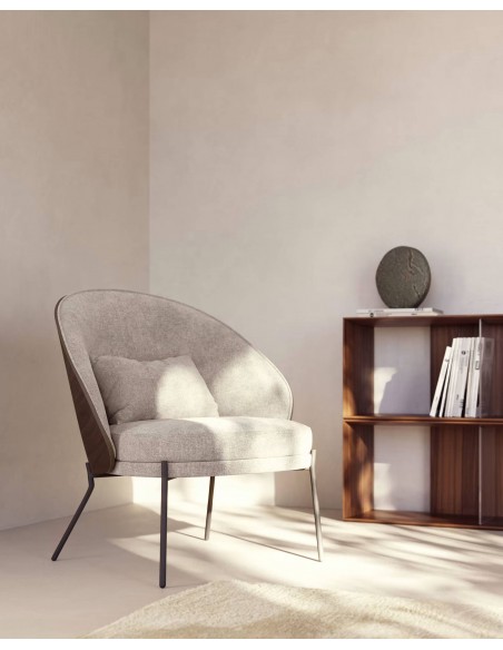 Sillón Eamy marrón claro, chapado en fresno acabado wengué y metal