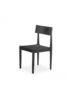 Cadeira design Nina, madeira natural e corda preta.