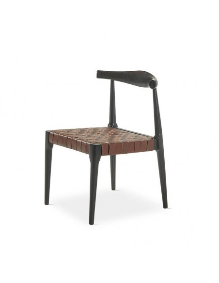 Cadeira design CALIX, couro marrom e madeira natural na cor preta.