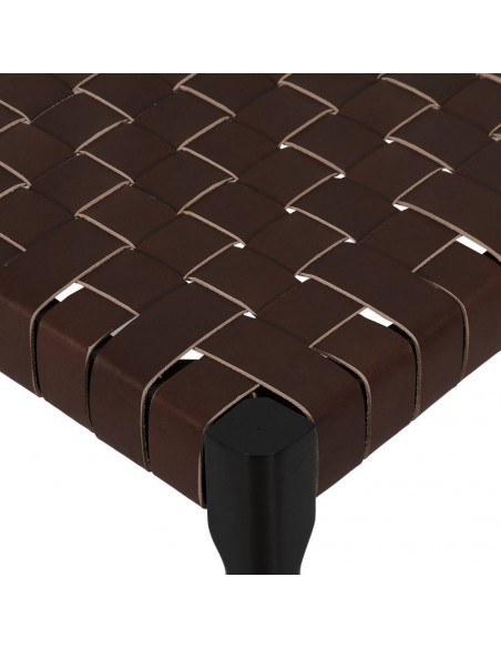 Cadeira design CALIX, couro marrom e madeira natural na cor preta.
