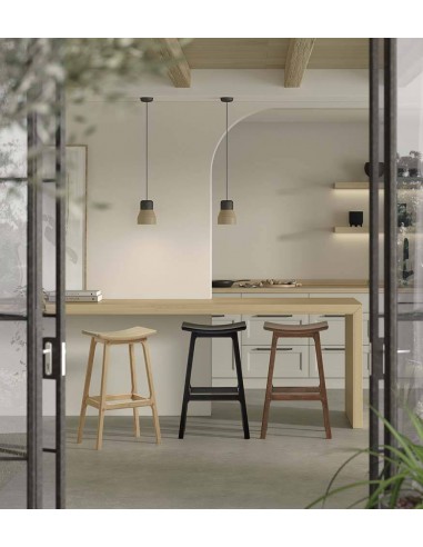 Taburete bar ENNIT 73, madera acabado natural.