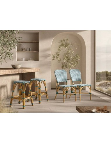 Banqueta FACTUM 66 em rattan e verde.