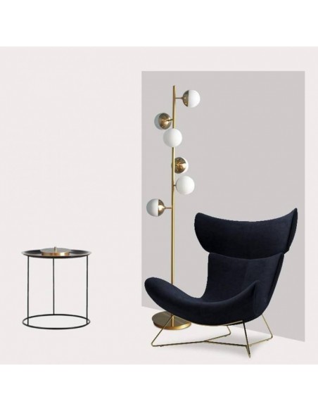 Candeeiro de pé GALAXY 27, metal dourado, abajures brancos.