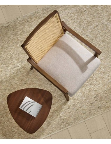 Mesa auxiliar triangular LARA en madera nogal.