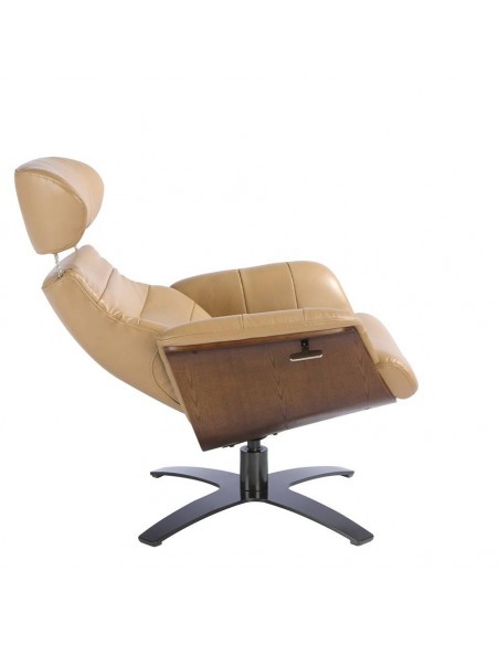 Poltrona giratória relaxante 5087 Angel Cerdá, estofada em couro areia.