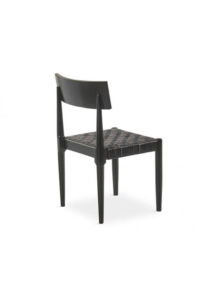 Silla Calixta de piel y madera con acabado en negro.