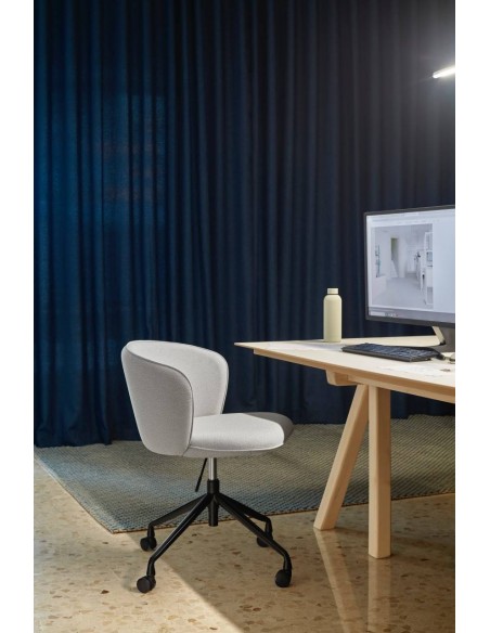 SILLA DE TEULAT ADD CON RUEDAS EN TEJIDO GRIS CLARO.