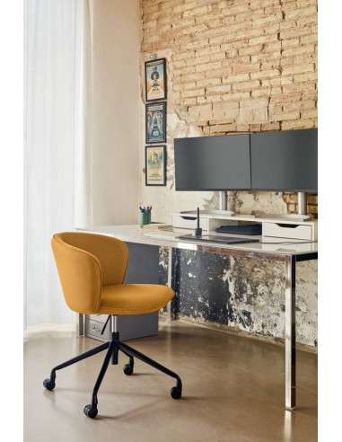 SILLA DE TEULAT ADD CON RUEDAS EN TEJIDO MOSTAZA.